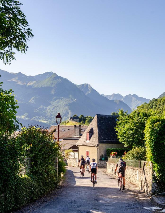 Pyrenees Cycling Lodge Saint-Savin  Exterior photo