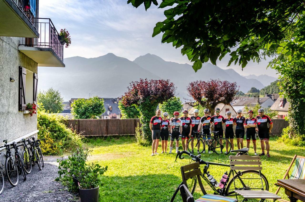 Pyrenees Cycling Lodge Saint-Savin  Exterior photo